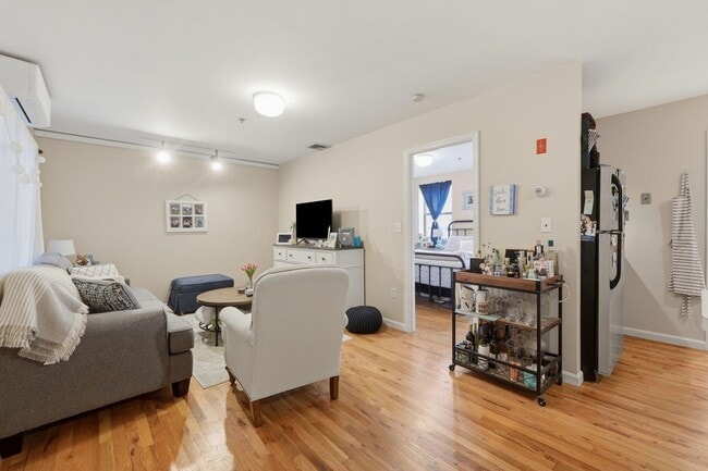 Building Photo - 409 Adams St Unit 6