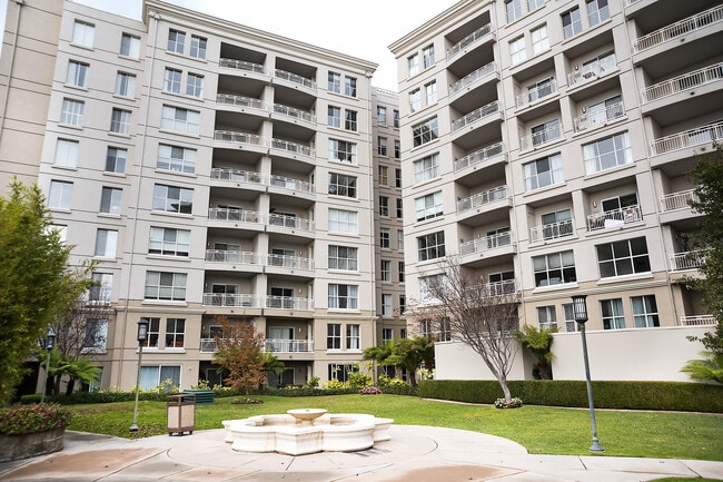 Building Photo - 140 S Van Ness Ave Unit 621