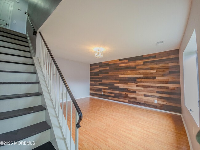 Building Photo - 12 Creek Rd