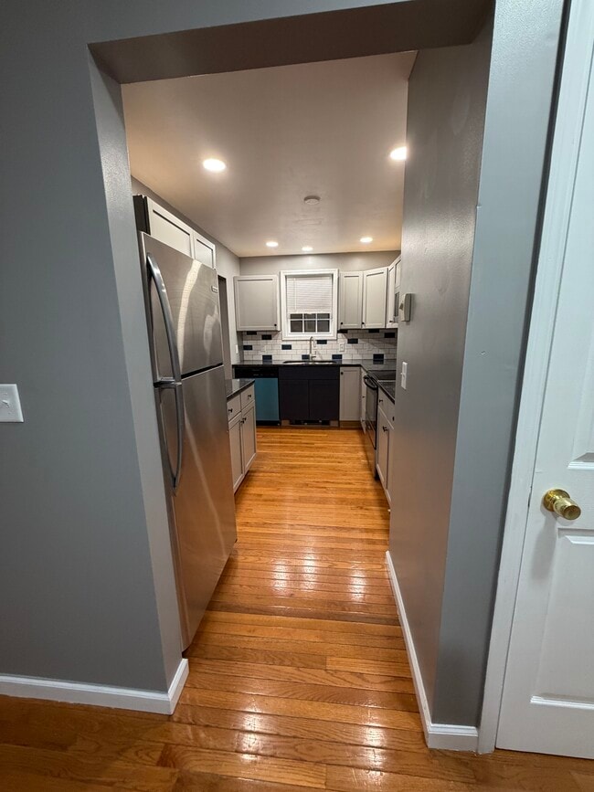 Building Photo - 504 2nd St Unit #4