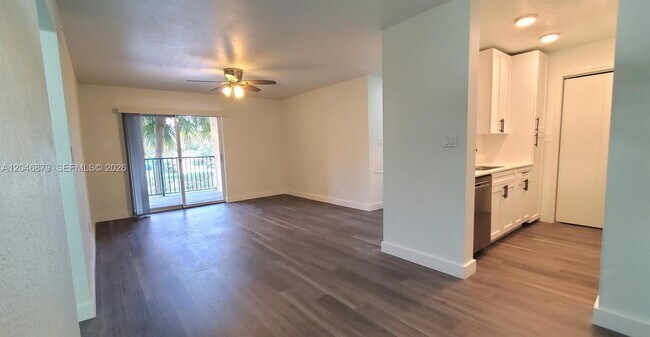 Photo - 927 Riverside Dr Unit 324