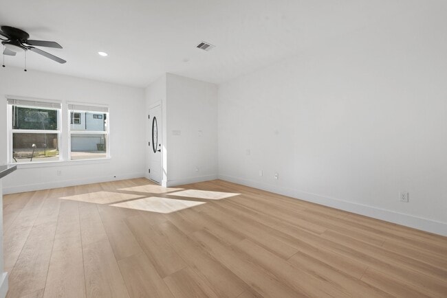 Photo - 8412 Sunnyhill St