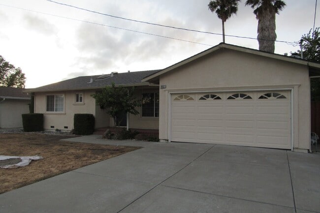 Building Photo - Updated 3 Bed, 2 Bath Home Close to Dublin HS