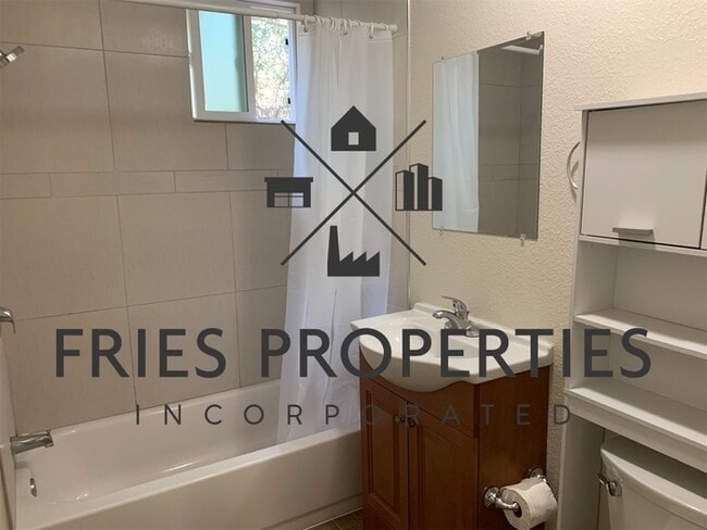 Photo - Petite 2 Bedroom, 1 Bath with yard