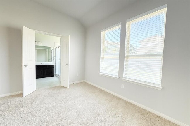 Photo - 913 Centerra Hills Cir