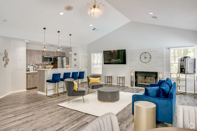 The Hub at 934 Apartments - The Hub at 934 Apartments