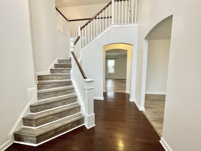 Photo - 5 bed, 3 bath Nest in Surrey Meadows