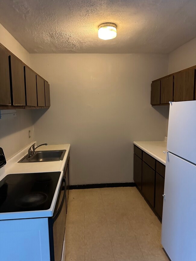 Building Photo - 64 Main St Unit Apt A