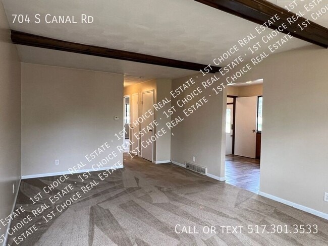Photo - 704 S Canal Rd