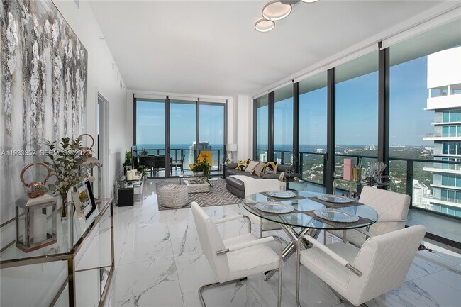 Photo - 1300 S Miami Ave Unidad PH4906