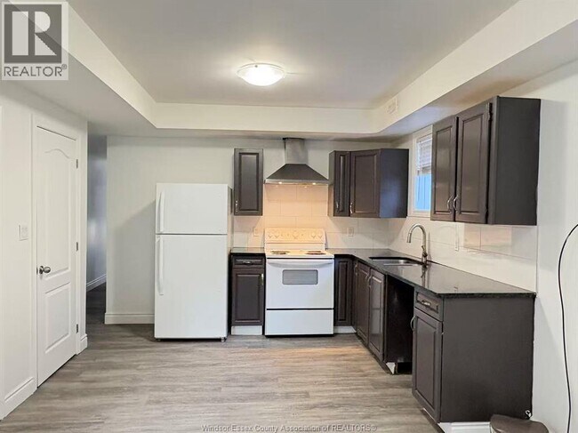 Photo - 658 Caron Ave