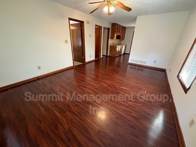 Photo - Locust Drive - 988