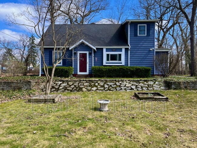 Building Photo - 52554 Kenilworth Rd