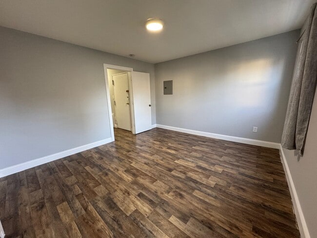 Photo - 552 38th St Unit 4