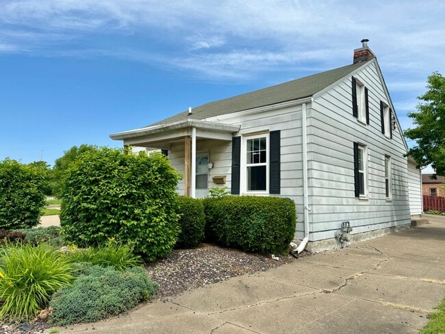 Building Photo - Recently remodeled 3-bedroom, 1.5 bath in the brewery district area