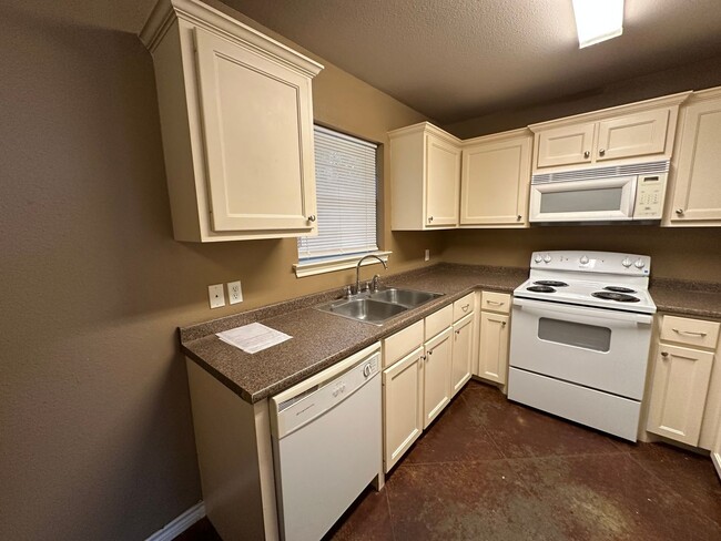 Photo - 206 Memory Ln