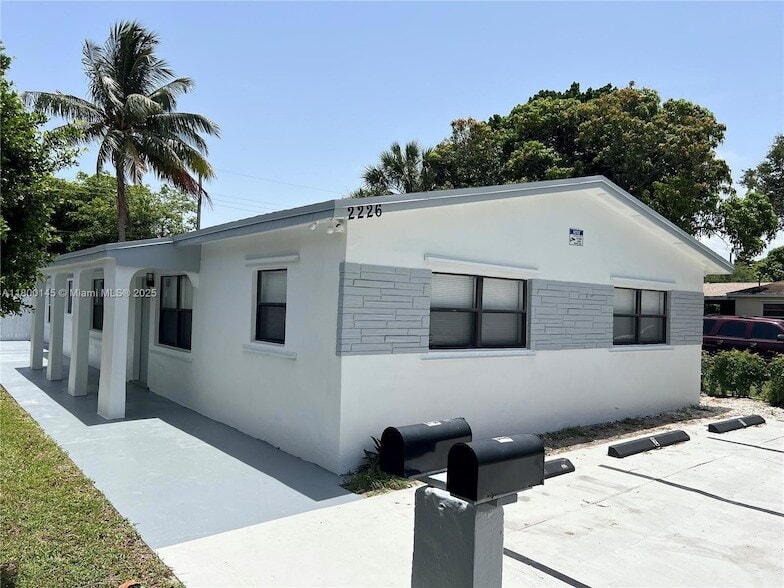 Photo - 2226 Cody St