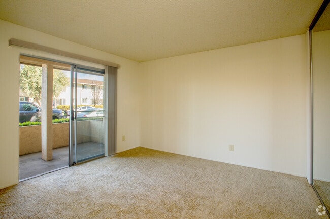 2BR, 1BA - 973SF