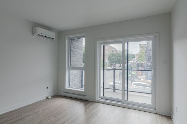 Photo - 6600 Av. de Darlington Unit 202