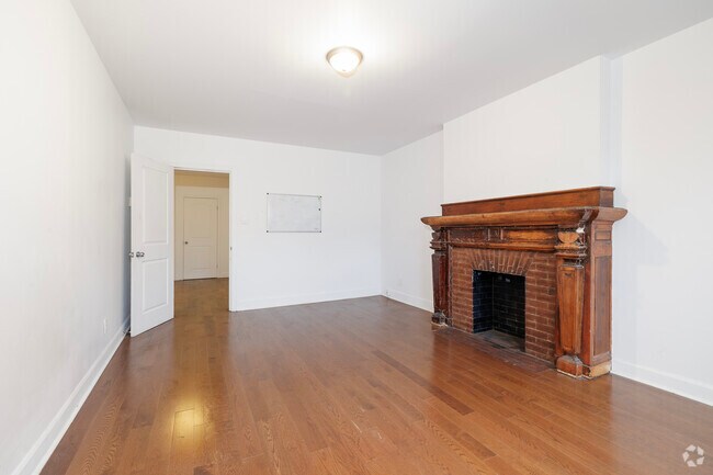 2BR, 2BA - 900SF - Primary Bedroom - Château Grosvenor