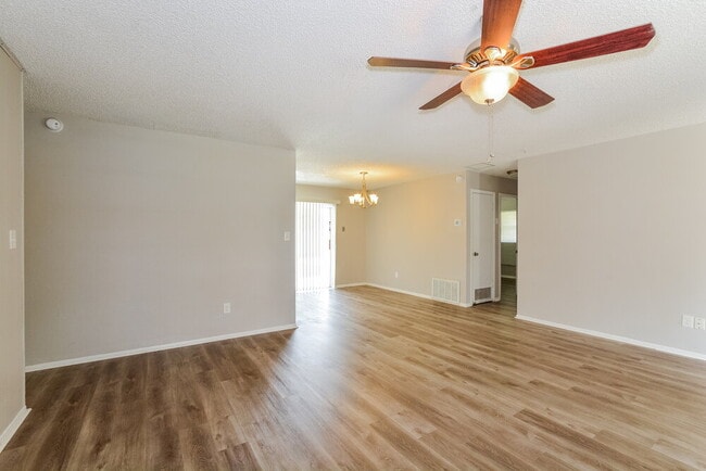 Photo - 10945 Tangora St