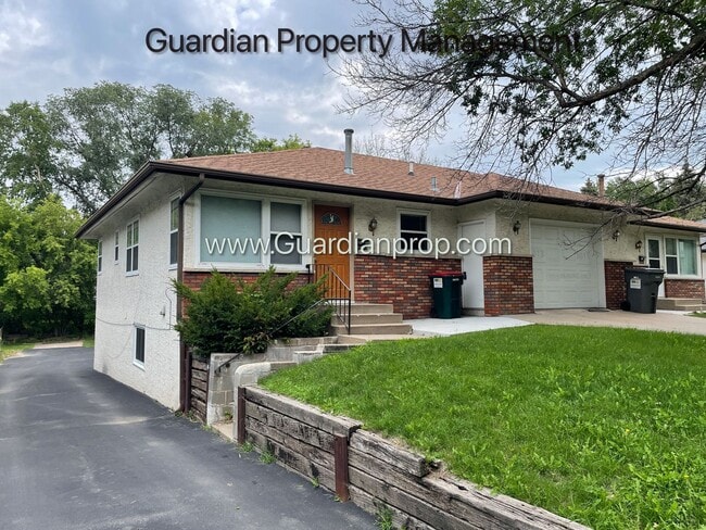 Building Photo - Columbia Heights Side By Side Duplex, Atta... Rental