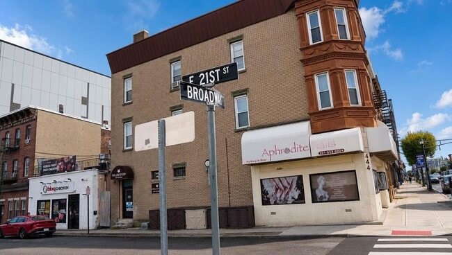 Building Photo - 444 Broadway Unit 3R