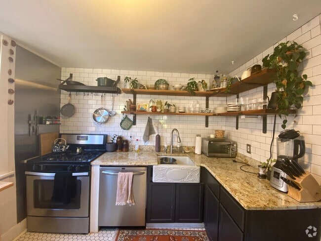 Building Photo - 2415A S Williams St Unit 2415 upper Rental