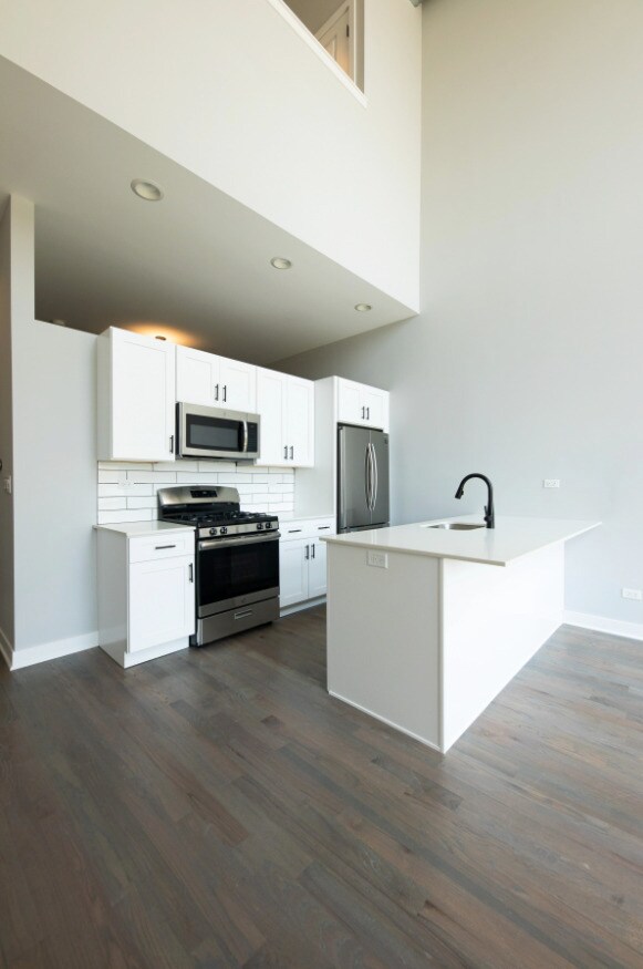 Photo - 1637 W Chicago Ave