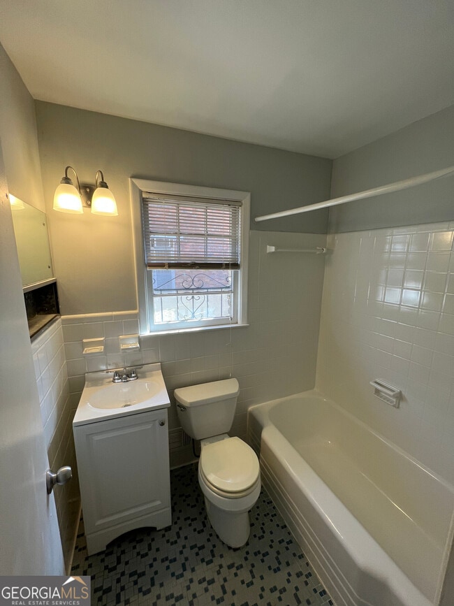Photo - 827 Marstevan Dr NE