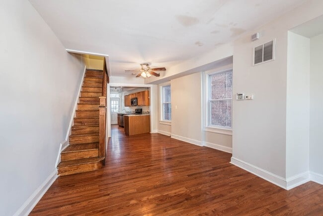 Photo - 215 W 27th St