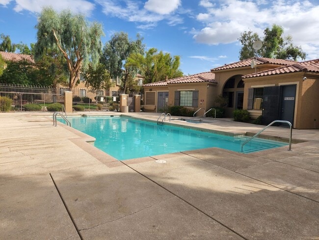 Photo - Beautifully Updated 2nd Floor-Condo 2BED/2... Unidad 207