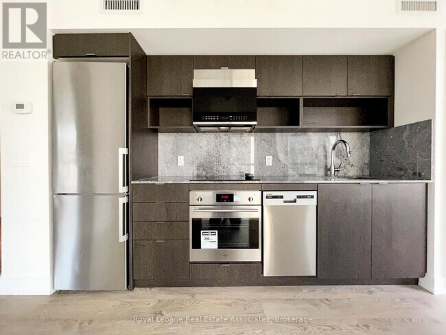 Photo - 7 Mabelle Ave Unité 404