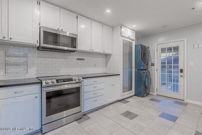 Photo - 3620 Myra St