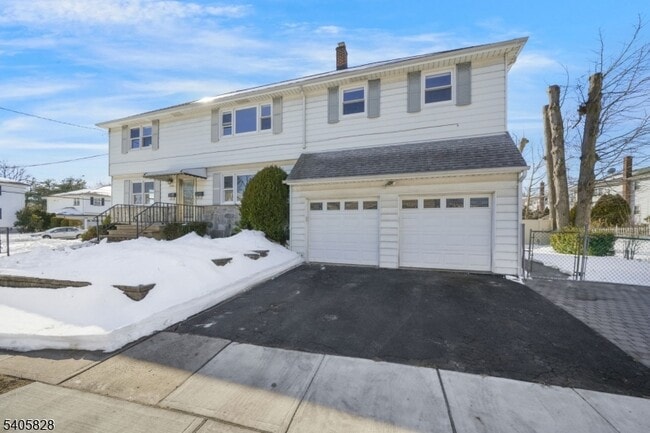 Photo - 686 Gates Terrace