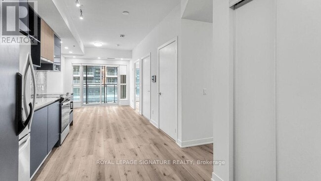 Photo - 405 Dundas St W Unit 614