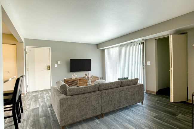 Western Pines Apartments