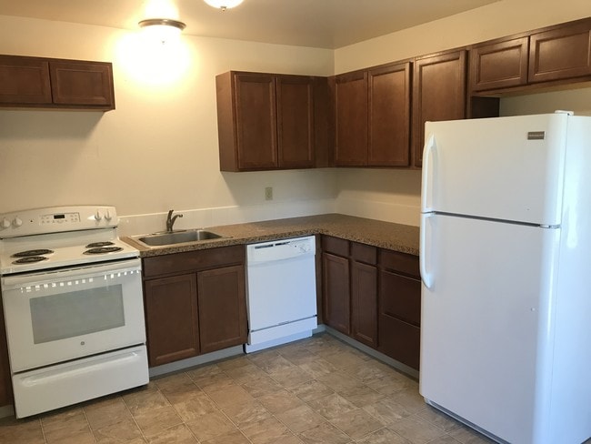 PLEASANT HILL APARTMENTS