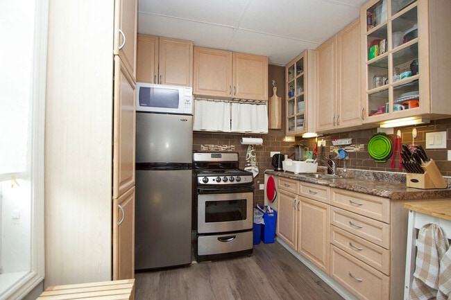 Building Photo - 356 Ritson Rd S Unit 5