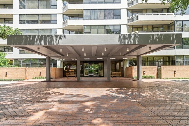 Building Photo - 14 Greenway Plz Unit 26O