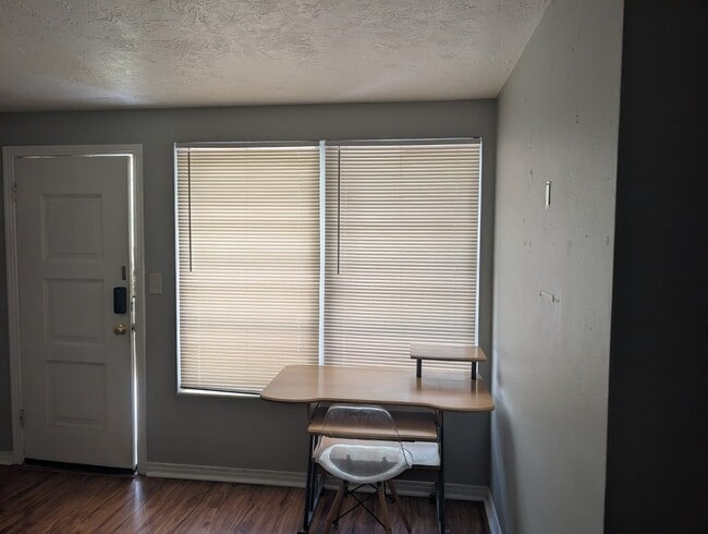Photo - 611 NW 35th St