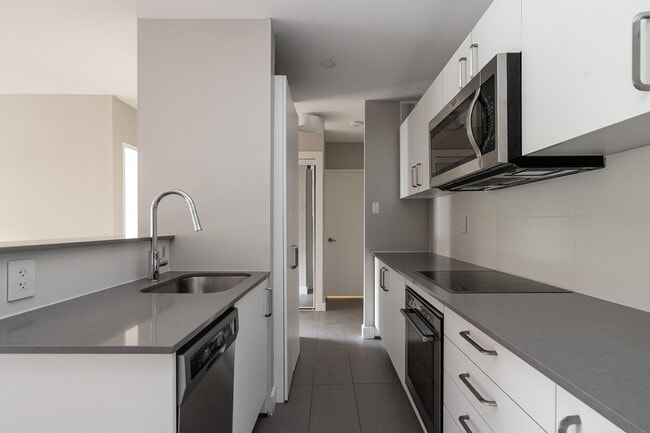 Building Photo - 111 Lawton Blvd Unit 804