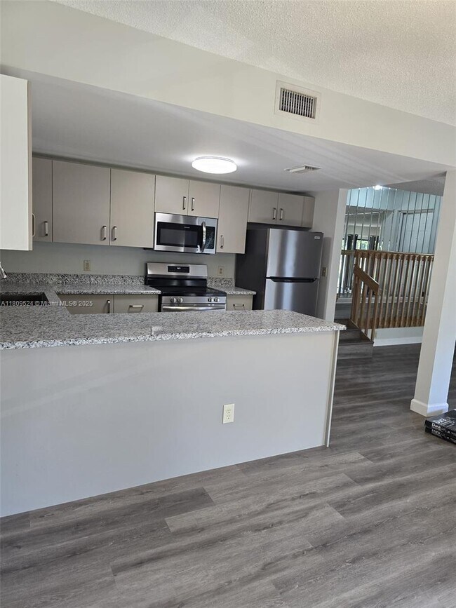 Photo - 4705 SW 62nd Ave Unit 201