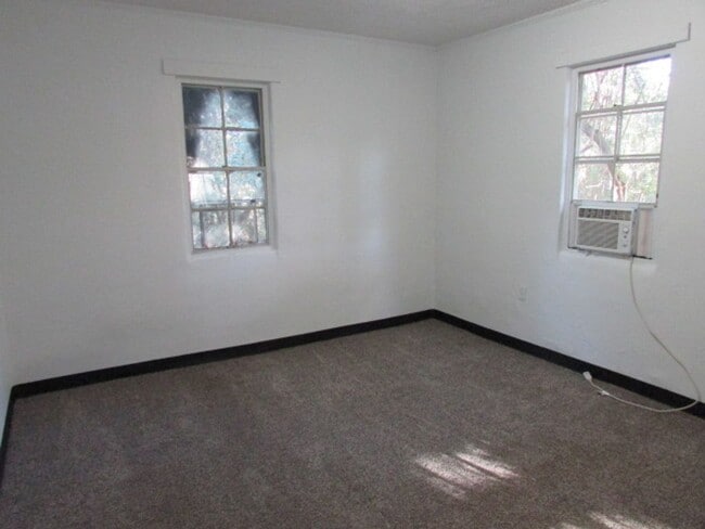 Photo - Limited-Time Offer! Sign a lease by 12/31 and get 25% off your first month’s rent!