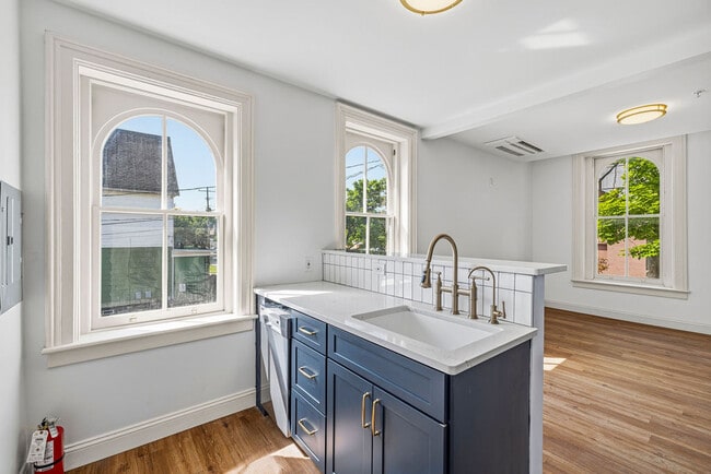 Unit 4 Kitchen - 319 Connecticut St
