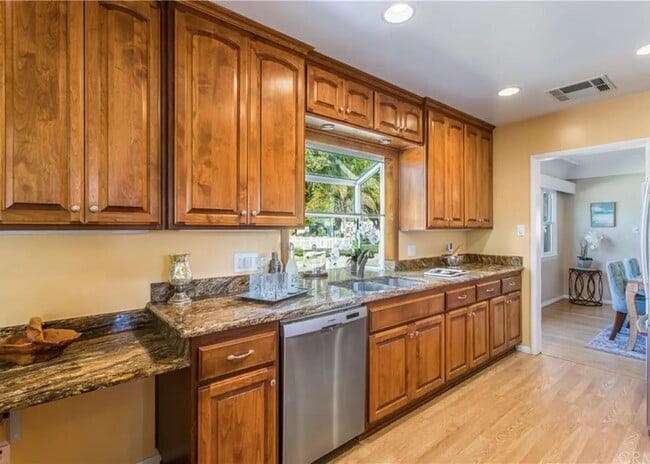 Photo - 751 W Marshall Blvd