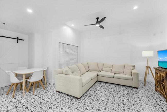 Building Photo - 175 5th St Rental