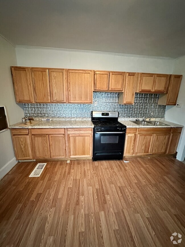 Building Photo - 13 Lawrence St Unit 1 Rental
