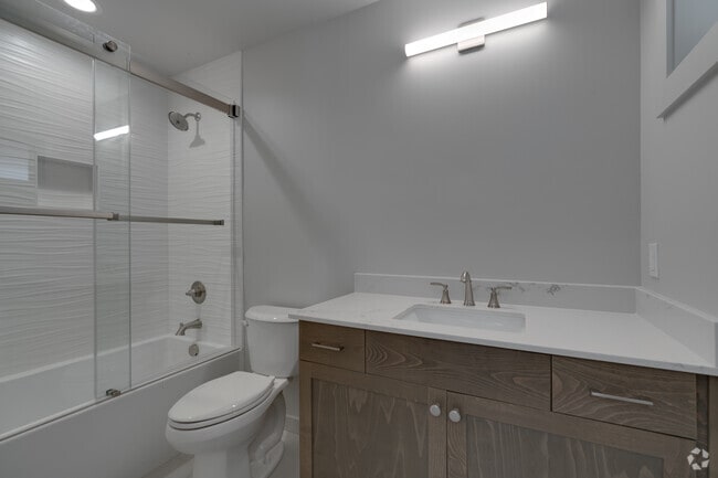 2BR, 2BA - 750SF - Bathroom - Elk Run Village