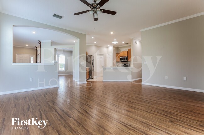 5624 Lexington Dr